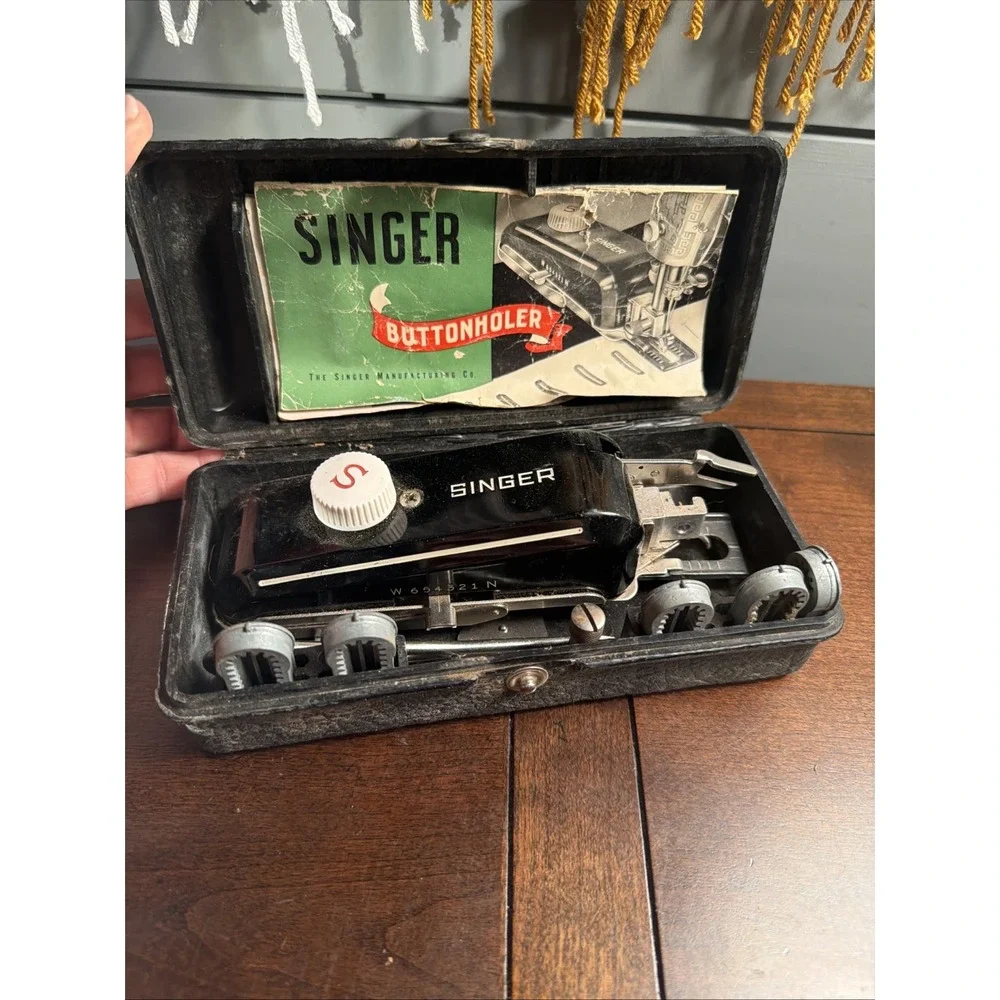 Singer Sewing Machine Low Shank Buttonholer Attachment 160506 with Templates Set